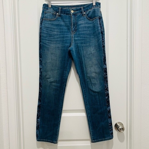 Chico’s So Slimming Velvet Side-Seam Girlfriend Ankle Jeans Women's Sz. 0.5 (6) - Picture 3 of 11